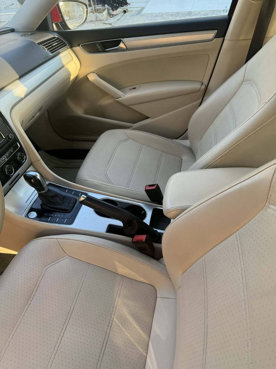 باسات 2019 RLin كير محرك بشرط باب سائق صبخ و معجون بونيد تجاري جاملغ سائق خلفي صبخ و  معجون شاصي بيها رصعة بسيطة 

مواصفات : 
محرك تيربو 2000 كير أوتو عادي + سبورت تبريد امامي وخلفي رادار كشنات هيتر لون كريمي 
130$
***********
