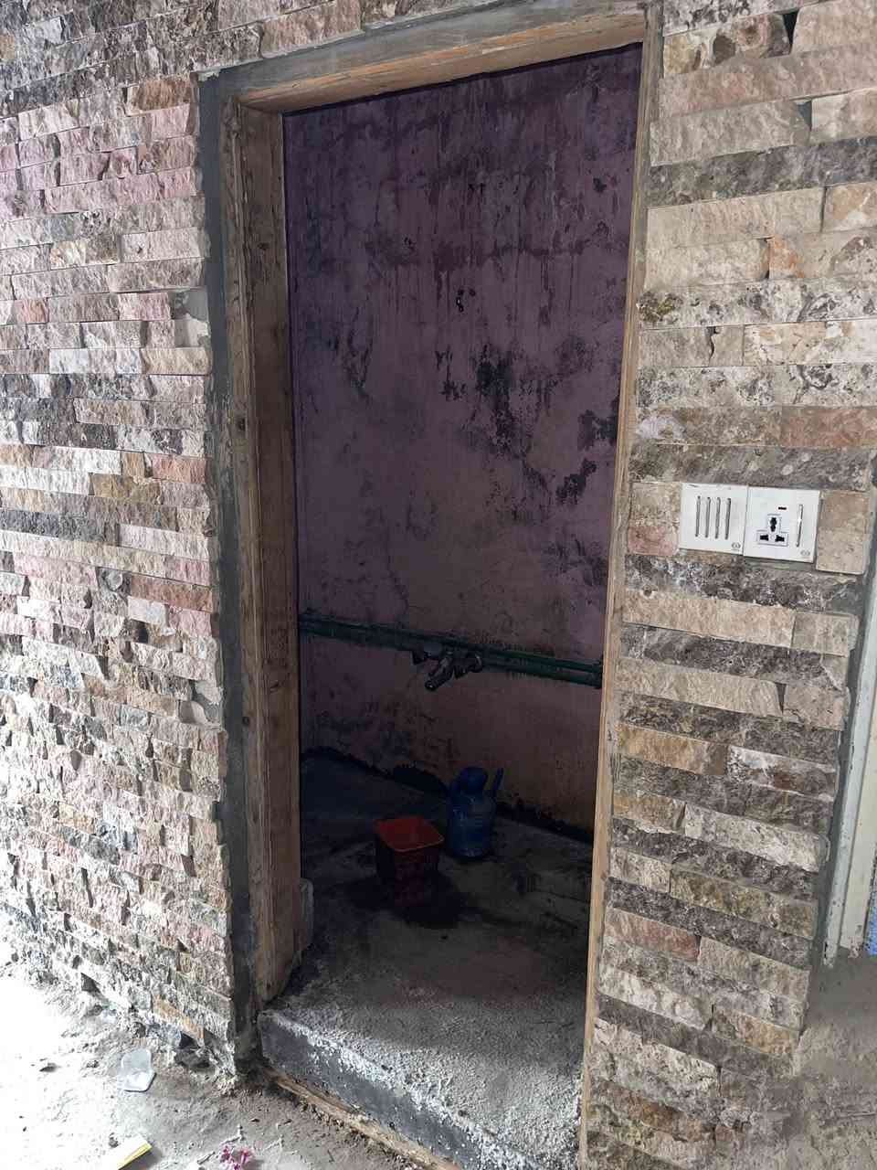 متوفر مشتمل للإيجار شارع المطار الجديد مقابل أسواق فدك 15 متر عن الشارع ***********
