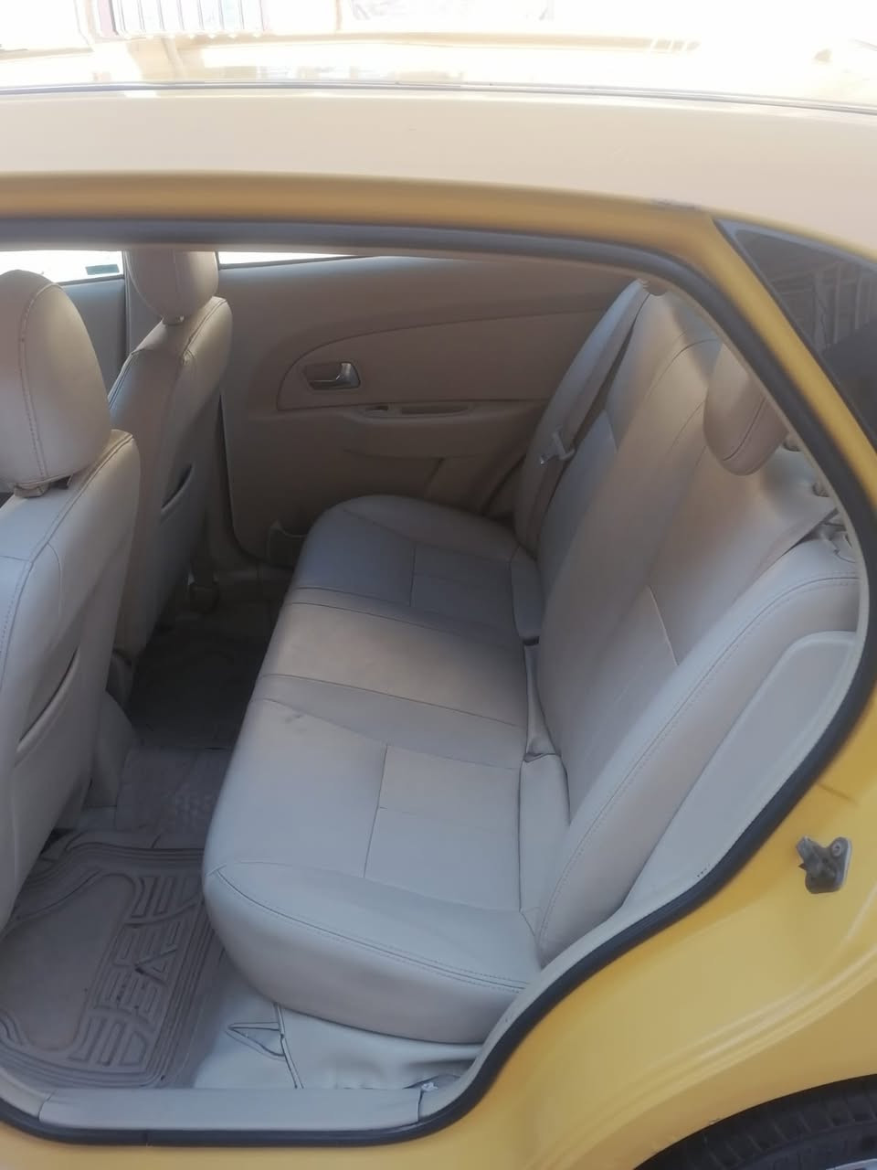 السلام عليكم من رخصت الادمن  شيري فلاوين ٢٠١١ للبيع رقم واسط مشروع وطني السنوية لغاية ٢٠٢٦ السيارة جاهزة تبريد.. صدر ...تخم تاير ...محرك ...كير....سنتر لوك ...تقفيل جام ع الريمونت .... السيارة بسمي السعر ٣٦ وبيهة مجال حك الجية سيارة بغداد منطقة جسر ديالى وهذا رقمي ***********
