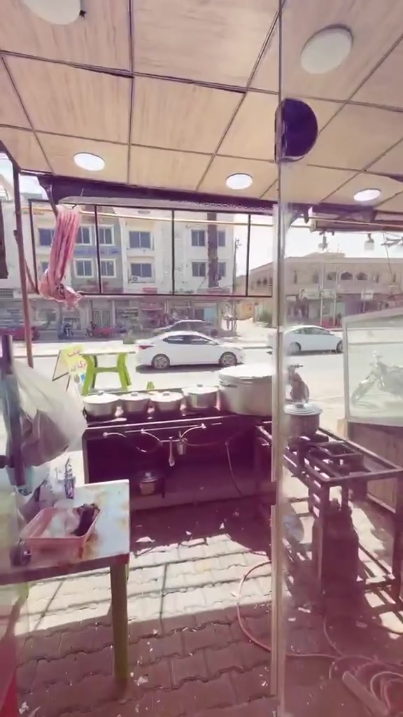 سلام عليكم مطعم للبيع ٢٠ يوم صارله من نفتح حالين صارله سبوع معزل سبب ماعندي طباخ حي العامل منطقه ٧ رايد بس الغراض ابيع او ياخذه هوه ولمحل ***********
