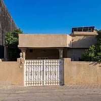 توله فروش • ٢٥٧م • نظيف