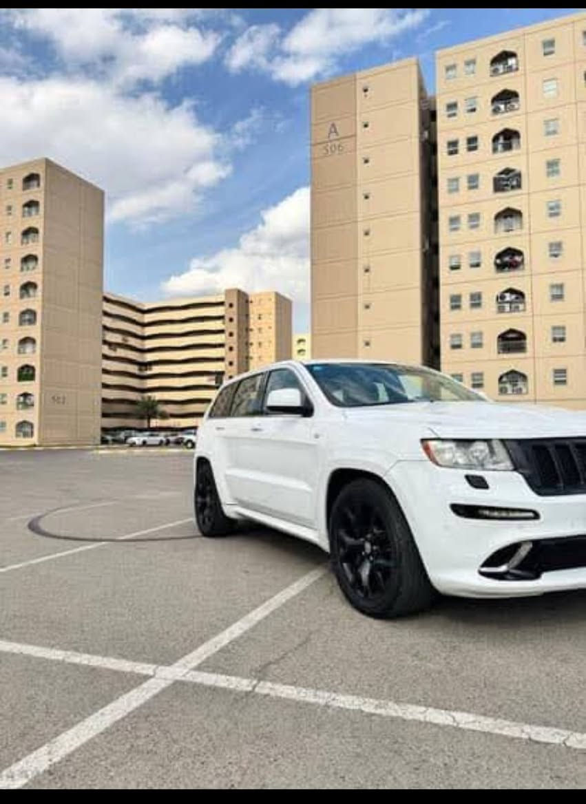 جيب لاريدو srt مكينه 6.400 موديل 2013خليجيه كفاله عامه  فول واحد على واحد ماشيه 99 السياره بسمي سياره جديده بيع او مراوس حسب هذا رقمي***********
