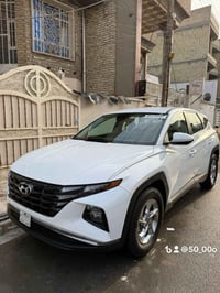 توسان 23 بدون رقم بدون مواصفات  وآرد أمريكي لون أبيض  حادث خفيف  ماشيه...