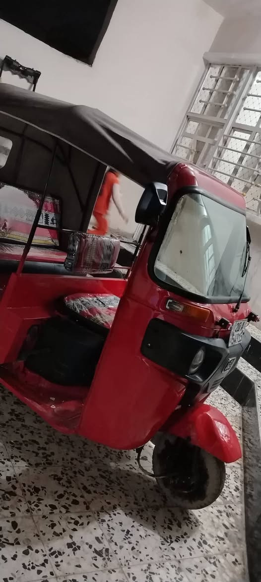 السلام عليكم للبيع تكتك موديل 2018 رقم ديالى انكليزي تحويل ثاني يوم تكتك محرك كير كفاله عامه تكتك مصبوغه عام للجماليه فقط بدون ضربه تخم تاير تكتك جاهزه مجهزه من كلشي ما بيها اي نقص للتواصل على الرقم ***********
