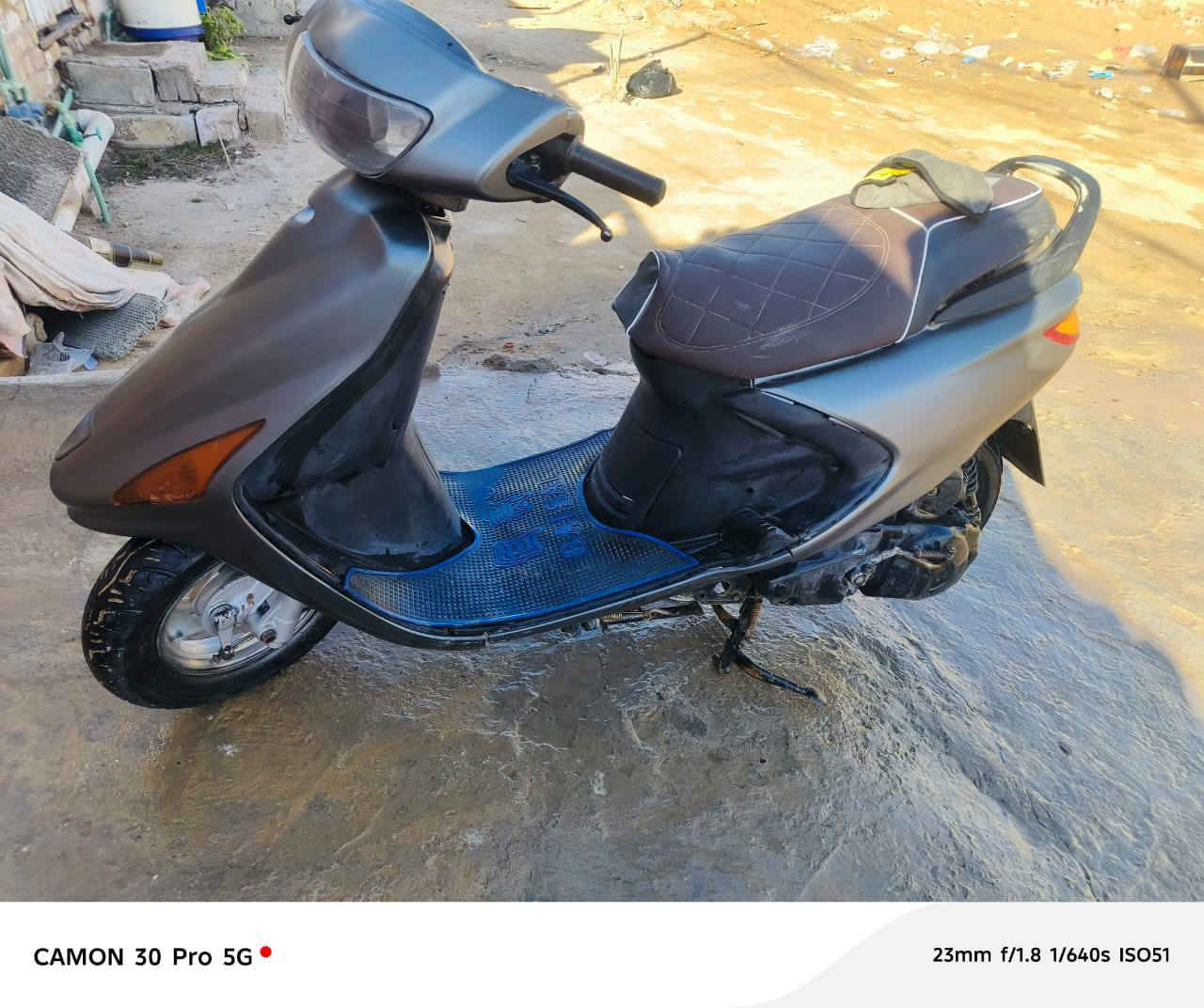 للبيع فراشه مفتوحه بس نظيفه 450وبيها مجال نواقصهه كلجات اماميه والباقي كلشي شغال عنوانهه النجف الحولي قرب ملعب بوابه رقم 6 للاتصال ***********
