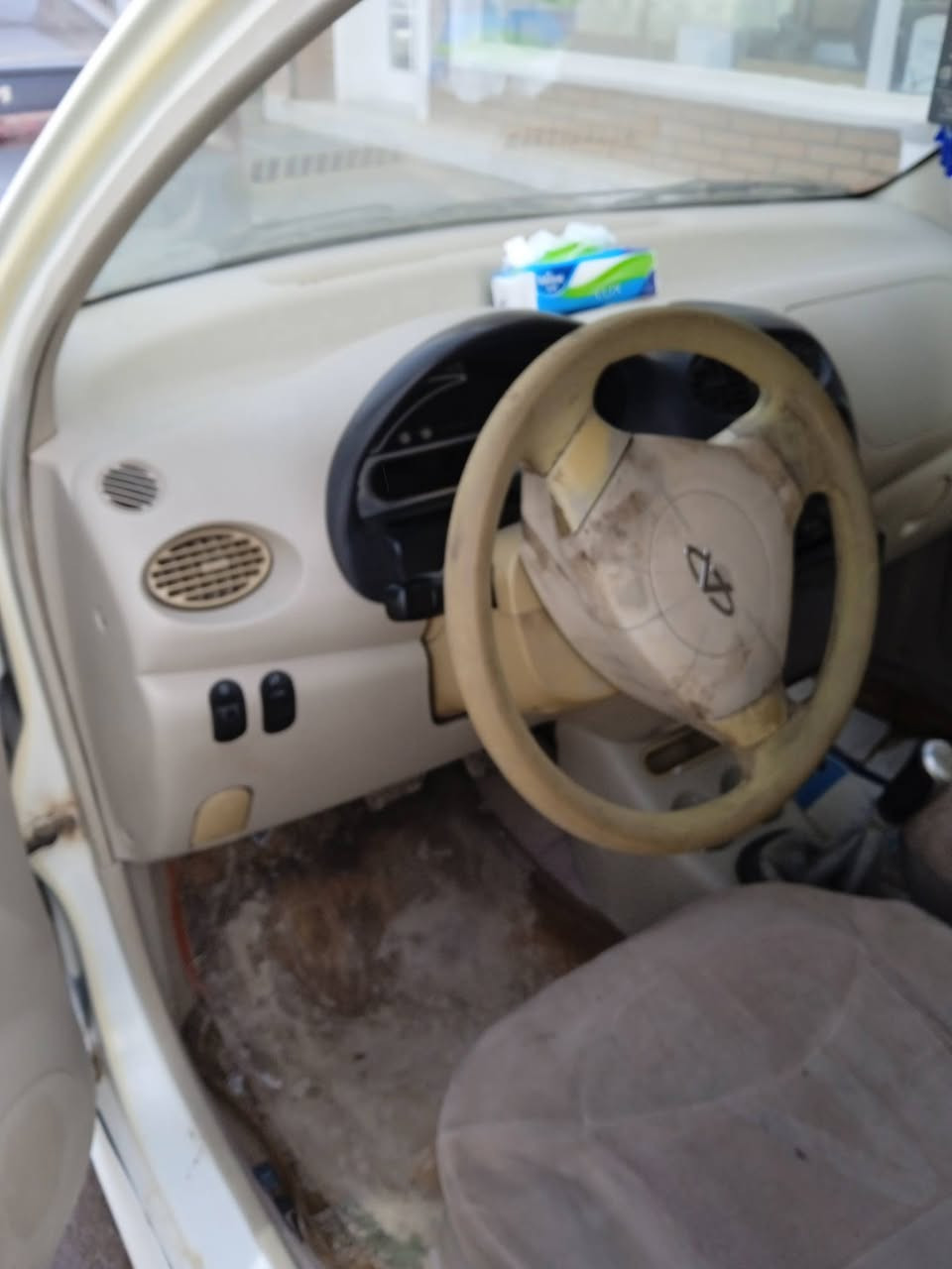 السلام عليكم كيو كيو موديل 12مكينه وكيرمكفولات كير اوتو+عادي تبريد ثلج حداديه خير من الله شاشه ايباد السياره جديده لا ضربه ولا صبغ البلاد بيه شويه بارد بل باب لوره الصدر  أحله من الصور مكاني بابل السعر 27وبيه مجال  رقم الهاتف ***********
