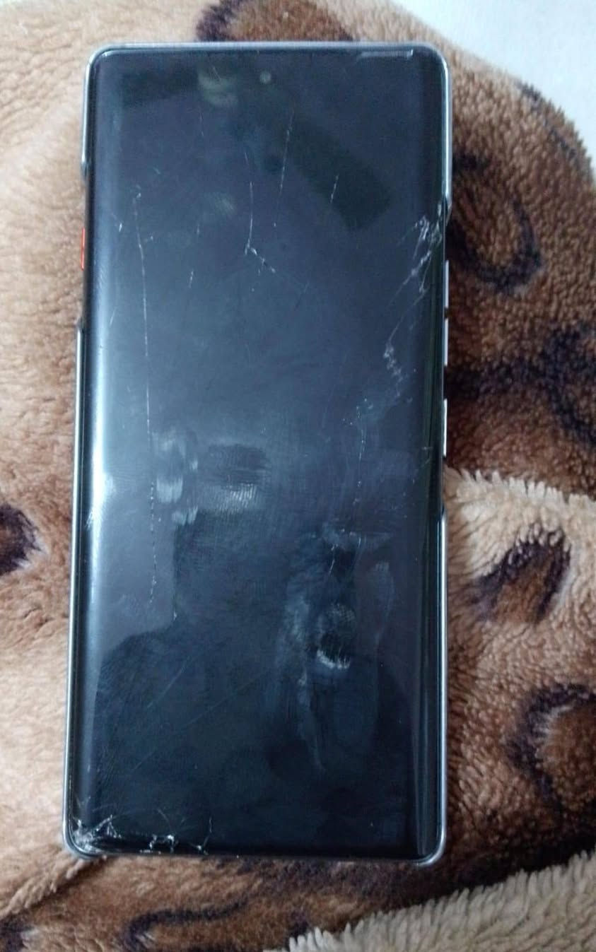 السلام عليكم
تكنو كامون ٤٠ برو 5G
الشاشه بيها كسر
السعر ١٧٥ 
بغداد الغزالية 
***********
