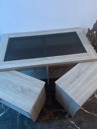 ميز للبيع وياه 4 طبلات بهذا الموديل 40 الف 07702377116