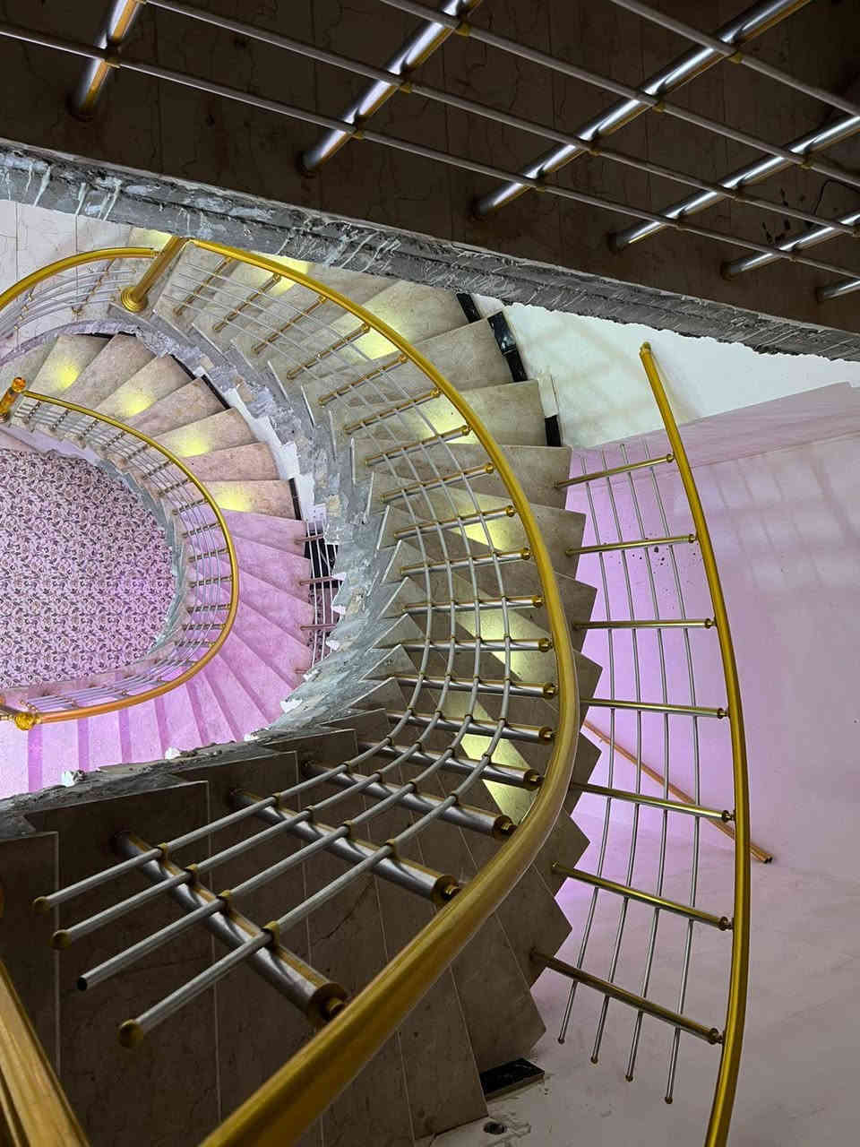 بيت للبيع مساحه 150 متر البناء طابوق طابقين يحتوي على اربعه غرف نوم وستقبال وصاله ومطبخ وحمام وصحيات داخليه وخارجيه ومناور جنس العقار طابو ملك صرف زراعي سند 25 ابسم عراقي العنوان التالي البصره الجزيره الثانيه الفيروزيه الجسر الثاني السعر 155 مليون قابل للتفاوض
هاتف *********** البصرة, العراق
