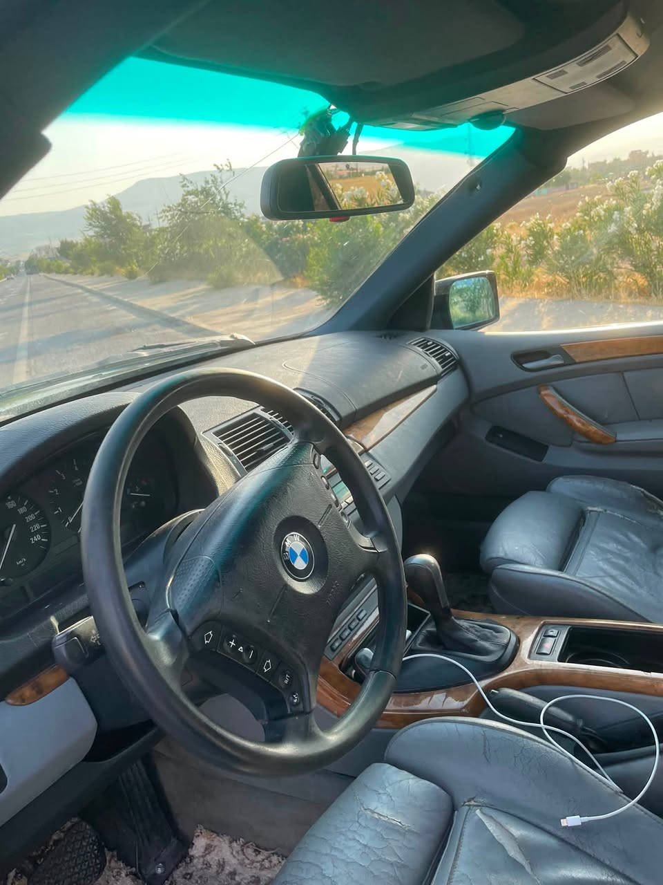 سڵاوی  خواتان لێبێ ئەم BMW X5 بۆفرۆشتن  
مۆدیل 2005  
مەکینەی 30 نۆزڵ کورت گێڕتۆماتیک 
کوشنجڵدو هیتەرو کارەبای دوپارچەی بۆیاخە  سنوق  شەفت  مەنەفێستی ئەسڵی لەگەڵە ماڵی مەدەنی بەشەرت نرخ 33 معامەلەیە برایانە مشتەری لەخزمەتام تێل بکە ❤️
***********
