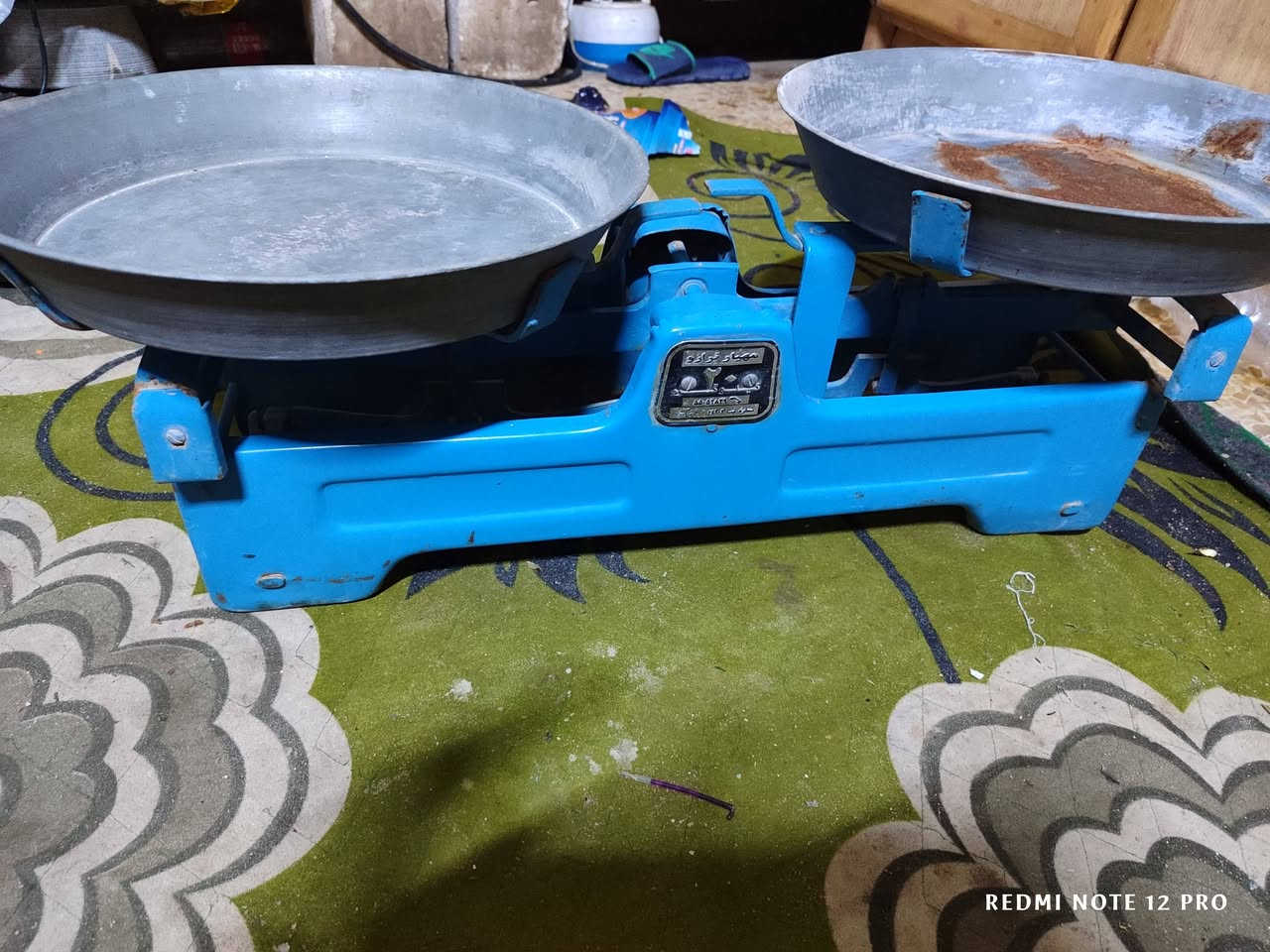 ميزان قديم وثقيل للبيع اكبر حجم ***********
