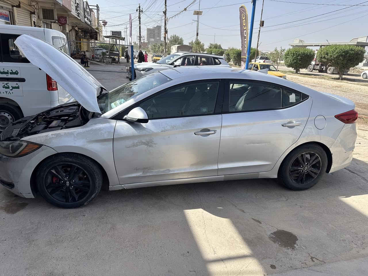 النترا 2017 امريكي 
رقم اربيل دولي باسمي 
سنوية 2028 شهر 9 
حادث امريكا بس دعامية مثل ما موضح بالصورة 
بيها حادث بسيط بغداد ربع جاملغ السايق ووشوي من باب السايق بدون دواخل 
ليبل واحد ولا قطعة مبدلة 
محرك 2000 دوش 
نص فول مواصفات اعتيادية 
غرفتها حلوة نظيفة 
تخم تاير شهر ال 1 شادة 
باتري شهر 1 مبدلة 
بيها جراد الجاملغات وشوي من البيبان وخشم البنيد مثل ما موضح بالصور 
الحدادية تعبانة 
***********
بغداد ابي غريب
سعرها 105
