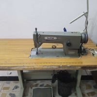 مكينة • يحتاج دهن • للبيع