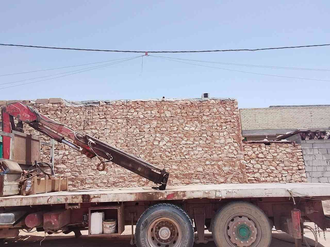 السلام عليكم.. كرين للبيع افيكو موديل 90.طويله  كرين اربعه ونص طن.  للاتصال على رقم الهاتف ‏ ‪***********‬‏
