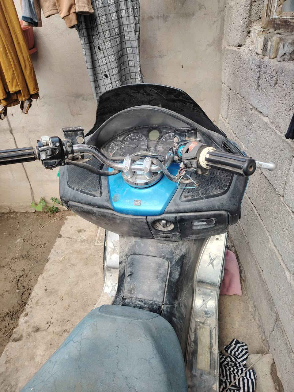 سلام عليكم للبيع دراجه فورزه صفر9 دراجه متروكه بس شغاله نكره مكينه مكفوله نقصها باتري فقط الشراي ايجب باتري ويجي ايشغل السعر 550بيها مجال قليل مكاني بغداد المشتل هاذا رقمي لتواصل واتساب ***********
