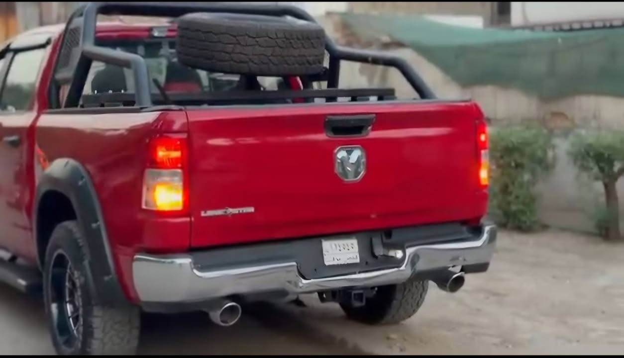 السلام عليكم
دوج رام 1500 بك هورن موديل 2023
الصبغ عام بدون دواخل ولا شواصي 
الحجم 8 سلندر 5700 بانزين 
السياره بدون ارقام / بغداد 
المسافه المقطوعه 28 الف ميل 
المقاعد جلد 
السعر 27.000 $ بيهه مجال بسيط 
بيع او مراوس حسب نوع السياره 
للاتصال ***********
