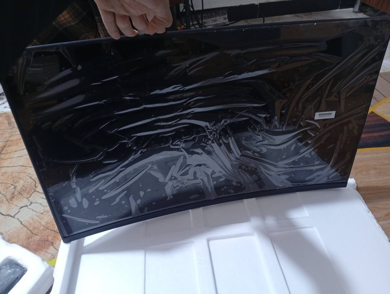 شاشه حجم 32 2k كيرف 165 هيرتز بل كارتون بس معه الاسف انكسرت ب شحن اطوني بيه اي سعر مكان كربلاء ***********
