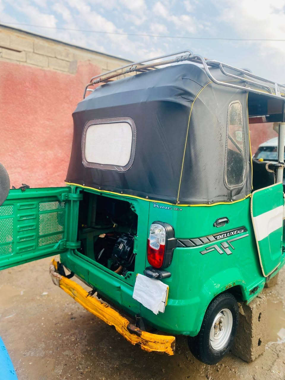 السلام عليكم تك تك البيع تي في اس موديل 2022/شهر 2/ رقم وسنوية ب اسمي رقم بابل / مكاني بغداد الدوره ابو الديشير / السعر 7500 وبيها مجال الشراي / مستعد مداور ثاني يوم /***********
