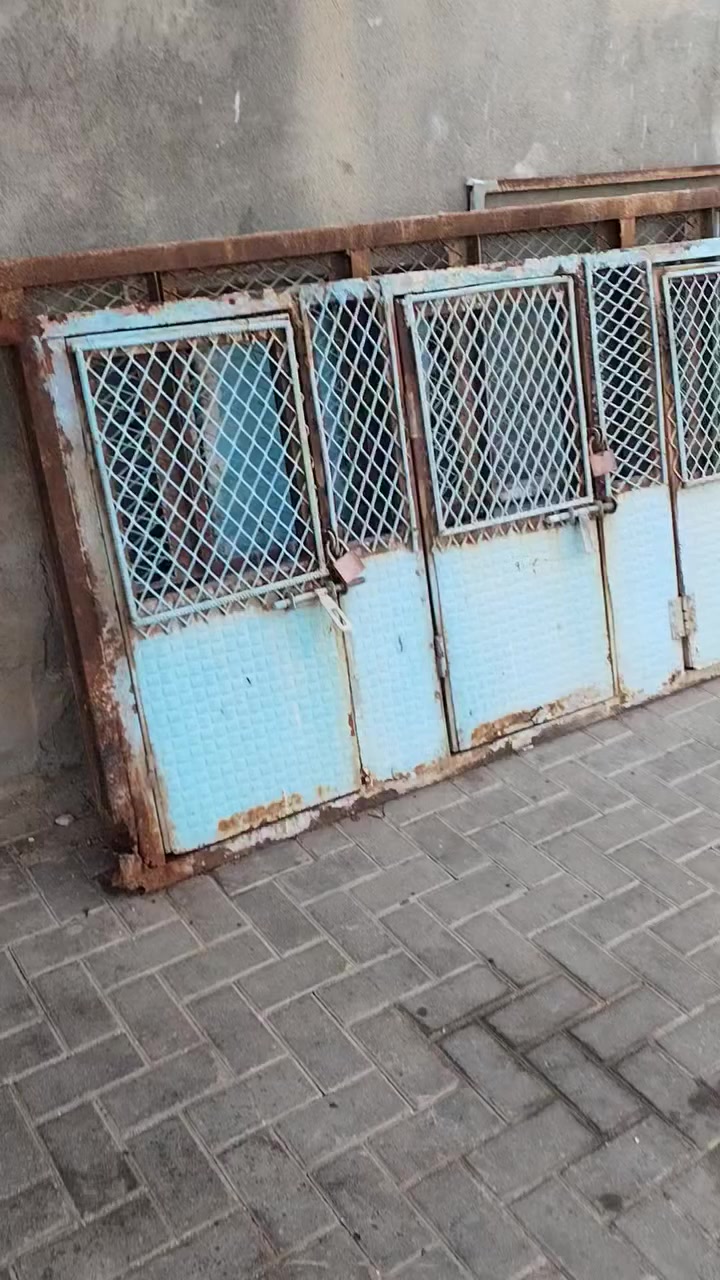 سلام عليكم وجهيات 2 كل وحده 5 بيبان جان محكر وفلشته العنوان البصره دور الشرطه قرب محطة الكندي مقابل الجملونات ***********
