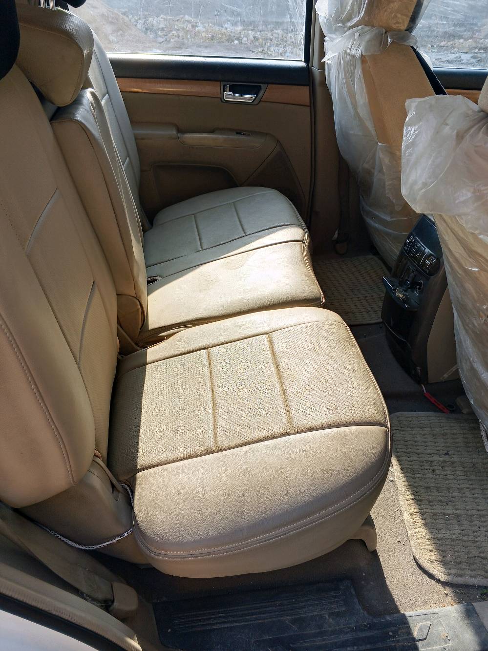 موهافي 2011 خليجي رقم شمالي اربيل  6 سلندر كفالة گير ومحرك . تبريد 3 قطع تدفئة . سلايد روف.تحكم ستيرن كاميرا خلفية سنوية لغاية 2030 هزة جديدة بيها قطعتين تكحيل فقط بدون حادث الجاملغ الامامي عكس السايق والجاملغ الخلفي بظهر السايق.. سيارة جاهزة. مكاني بغداد / حسينية الراشدية 