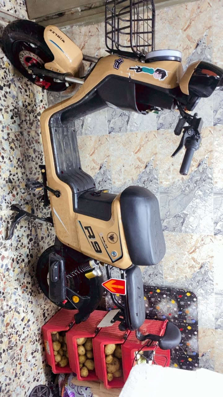 السلام عليكم دراجة شحن نوع R9الداجة كاملة أي نقص ما بيعة. لاستفسار علا***********
