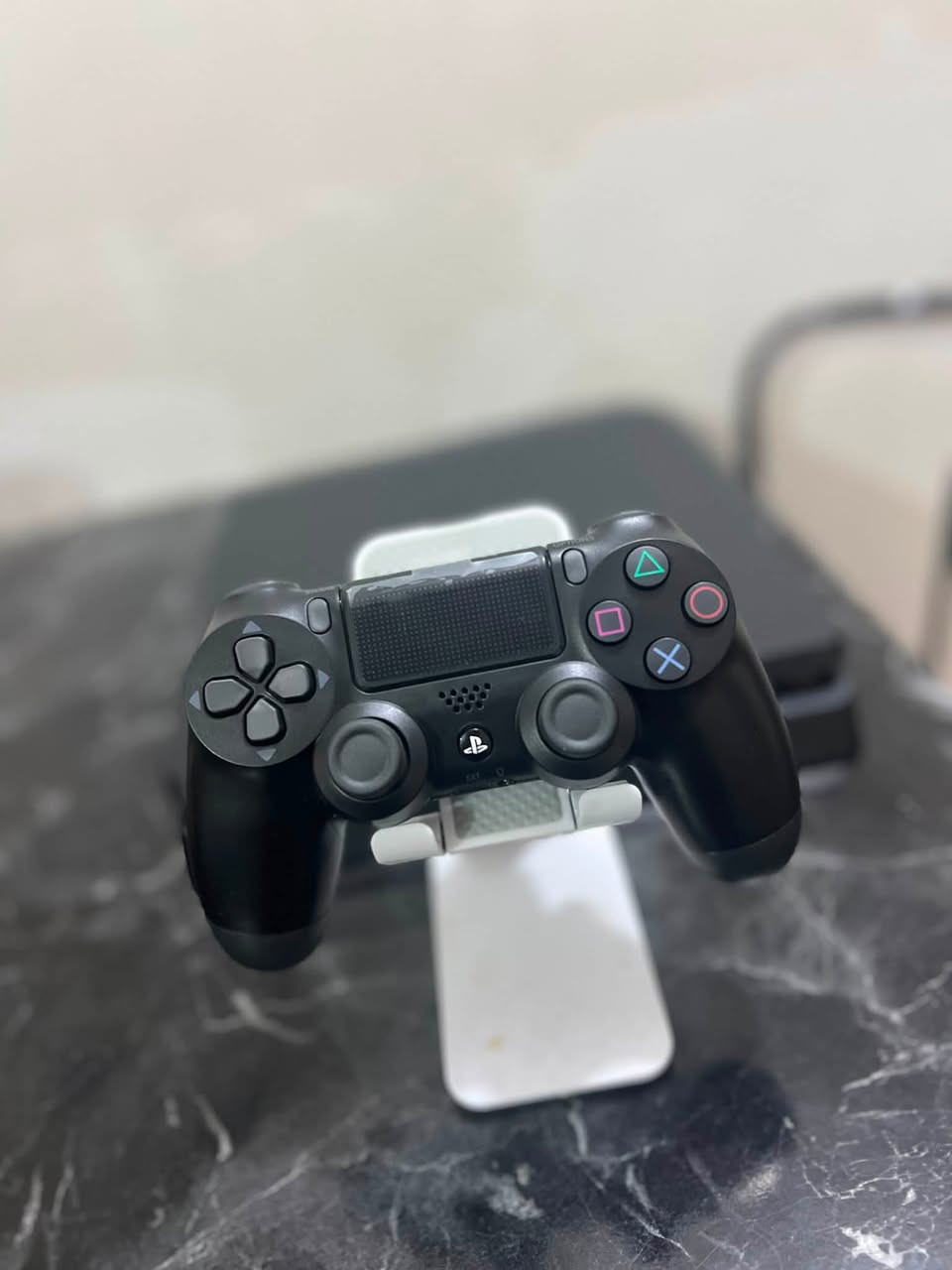 🎮 بلايستيشن 4 سلم (PS4 Slim) نظيف جداً للبيع 🎮

 المساحة: 500 جيجا (نص تيره

التحديث: 13.50
 النظافة: الجهاز نظيف

 كامل ملحقاته (وايرات التشغيل)

 جويستيك (يد تحكم) أصلي عدد 1

 السعر: 240 ألف (وبي مجال بسيط)

📍 الموقع: بغداد / الدورة

📞 للتواصل والاستفسار:
***********
