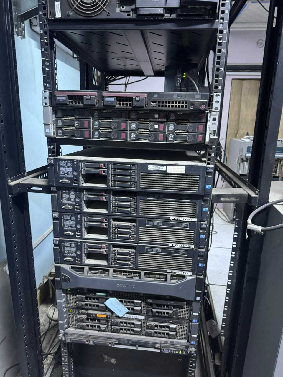 السلام عليكم
يتوفر انواع مختلفة من السيرفرات نوع HP و Dell مستخدمات وشغالة 
ويتوفر راكات سيرفرات عميقة 47U ,42U

R730

R720

R710

HP G7

R620

R610

MD1200 storage server 

Supermicro server 

للاستفسار الاتثال على الرقم ***********
