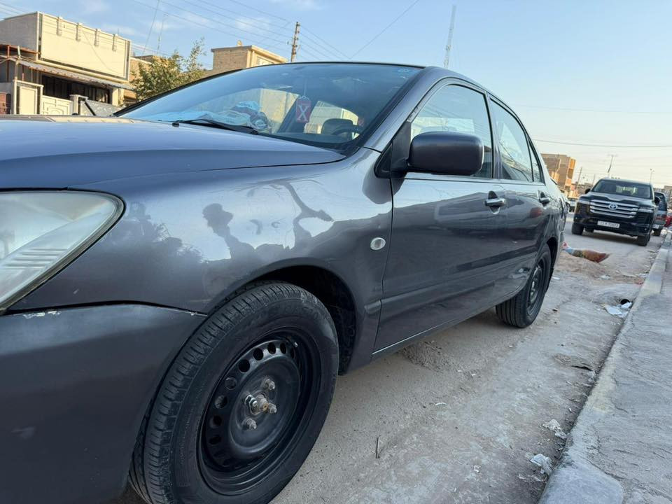 لانسر ٢٠١١
بيها ضربة بلجاملغ عكس السايق الخلفي 
السعر ٨٥ وبيها مجال 
للتفاصيل الاتصال ‭٠٧٧٢ ٣٢٣ ٣٢٢١
