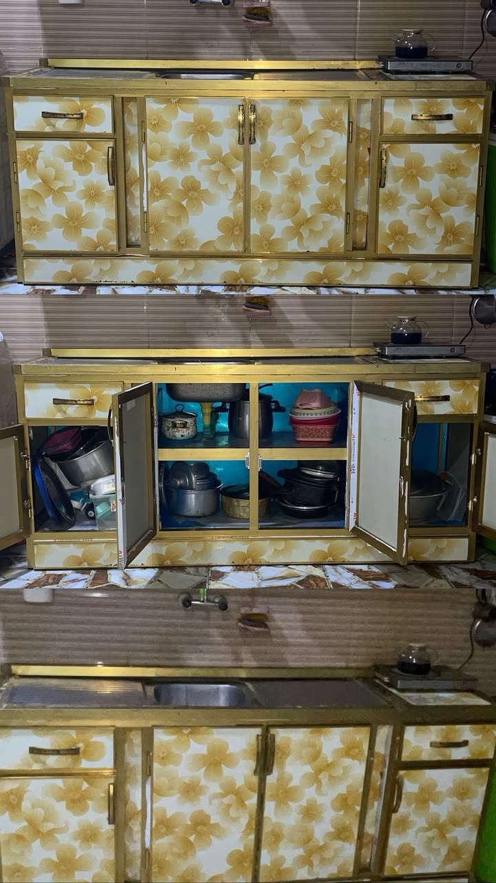 كاونتر قطعتين قطعة تعليگ وقطعة السنگ
قطعة السنگ تحتوي ع اربع خانات وجرارتين 
والقطعه التعليك رف للاكواب ومن ضمنه مصفى فتحات لترتيب المواعين و٣ خانات 
خانتين صغار مقسمات وخانه طولانيه مقسمه ٣ اقسام


**إذا كنت صاحب هذا الإعلان وتريد حذفه لأي سبب، رجاءا أرسل رسالة إلى الدعم الفني**