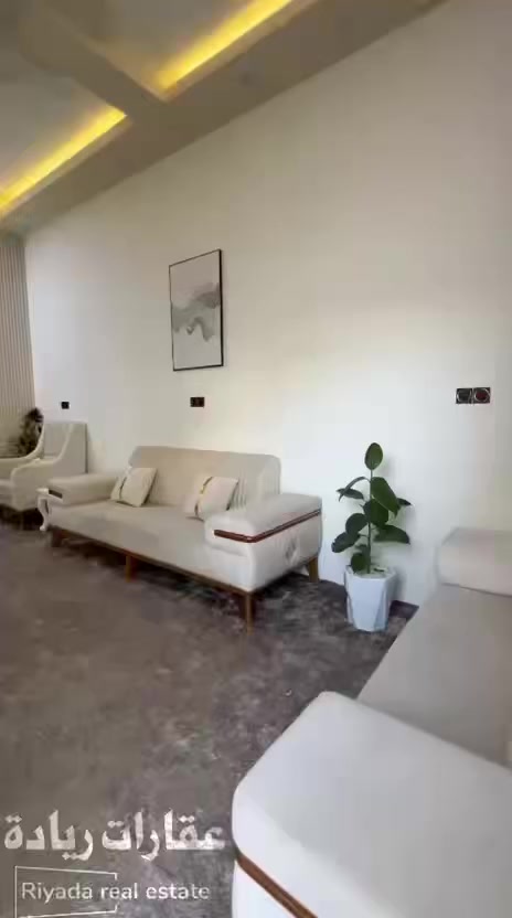 رقم الأعلان : 174
🔘 بيت طابقين للبيع في حي المهندسين 
🔘 يقع خلف الشارع 30 متر 
🔘 مساحة البيت 150 متر 
🔘 سنة البناء 2020 البناء طابوق
🔘 يحتوي الطابق الارضي على :
      غرفتين ماستر (حمام وتواليت) - صالة - استقبال- مطبخ - صحيات داخلية وخارجية
🔘 يحتوي الطابق الثاني على :
    غرفتين ايضاً ماستر (كل غرفة حمام وتواليت) وصالة 
🔘 السعر 305 مليون
🔘عقارات ريادة | حسين ماجد 
للتواصل عبر الدايركت او عبر الأرقام التالية:
***********
***********
