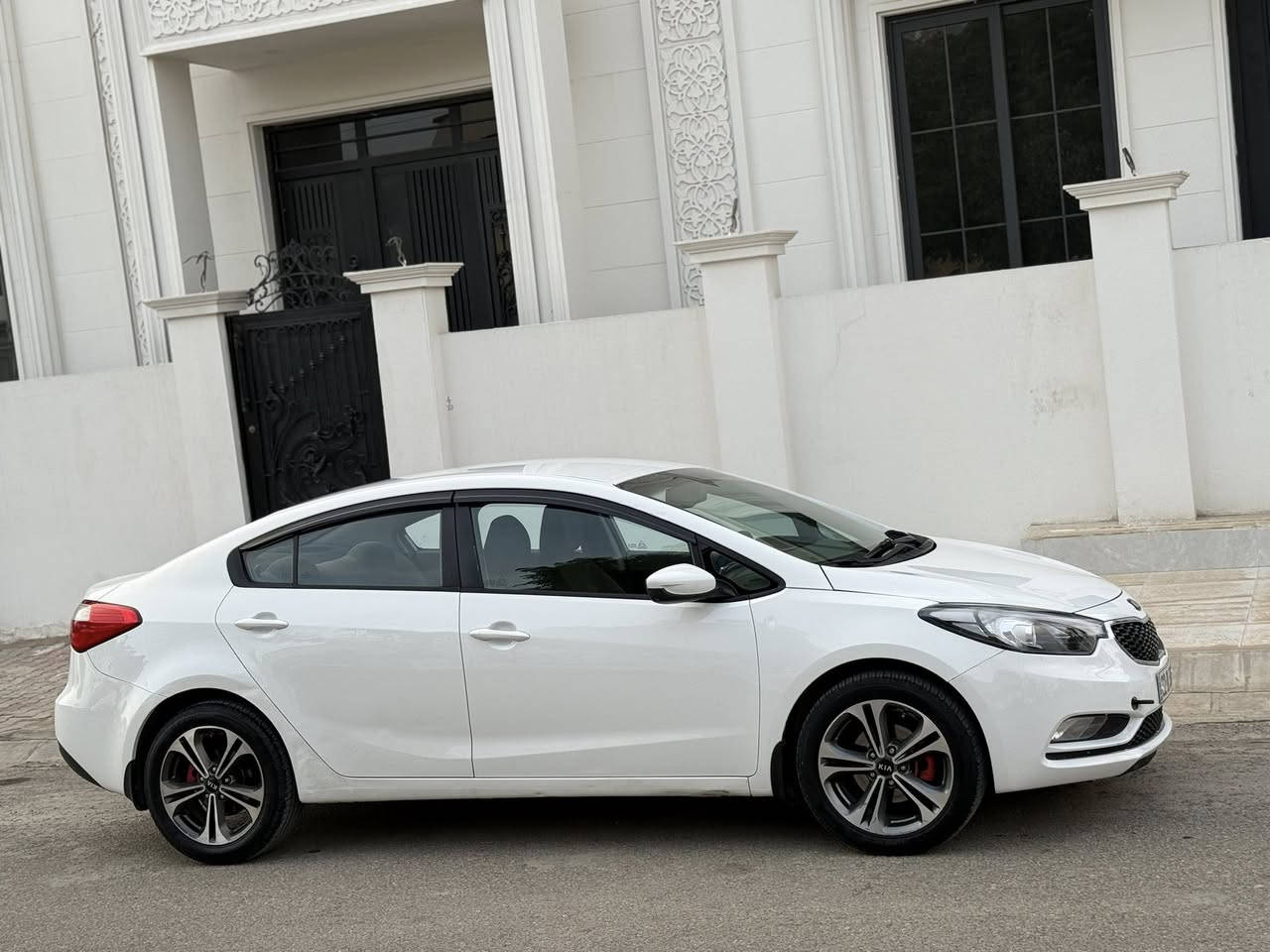 سيارة سيراتو خليجي 2013 
شرط كير محرك صدر امامي خلفي جاهزها اربعه تايرات جددت سنويه وارقام جديده تحويل مباشر سونار مرفق مع صوره سعر 123 
***********
