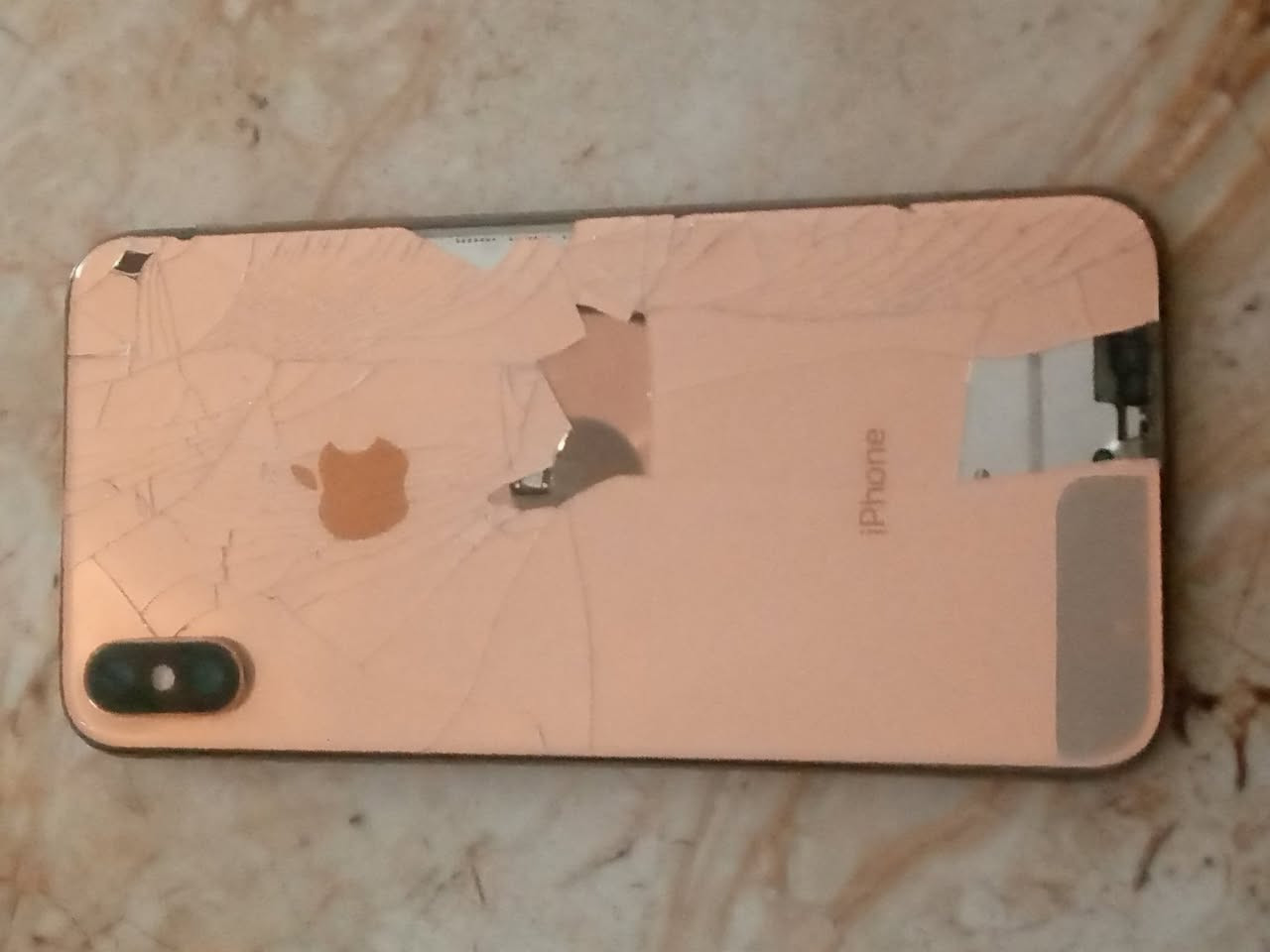 سلام عليكم جهاز اكس ماكس 256 دينة مستلك الضهر مكسر وكامرات خلفية عطلانة وبطاريتة ناصية مامبدل بي شي السعر 140 بي مجال  رقمي ***********
