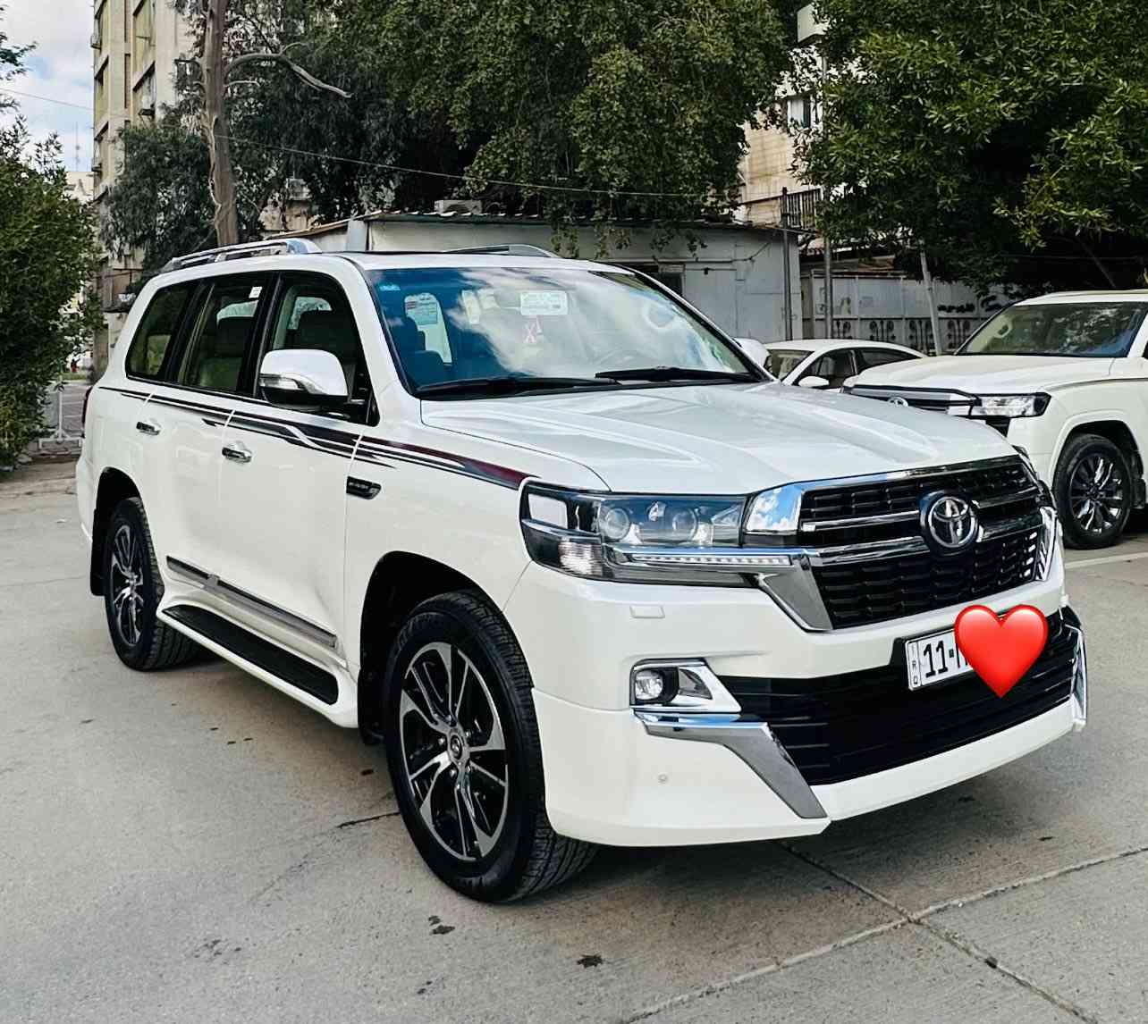 سلام عليكم لاندكروز كراند تورنك موديل 2021 سياره جديده جدا بيه صبغ 3 قطع بدون حادث فقط صبغ سياره كل نقص مابيه فول مواصفات للخير بصمه تشغيل بصمه ابواب صندوق كهرباء تحكم ستيرن جهتين تبريد 3 قطع شاشه كامره حساسات تشغيل عن بعد مري شفط فتحه سقف كشنات جلد كشنات كهرباء كيجات لكزز وبعد بيه مواصفات ماشيه قليل 110 الف سياره رقمه بغداد دولي مكاني بغداد معروضه480 وبيه مجال وسعره مناسب جدا بلنسبه الخواته  رقم الهاتف ***********
