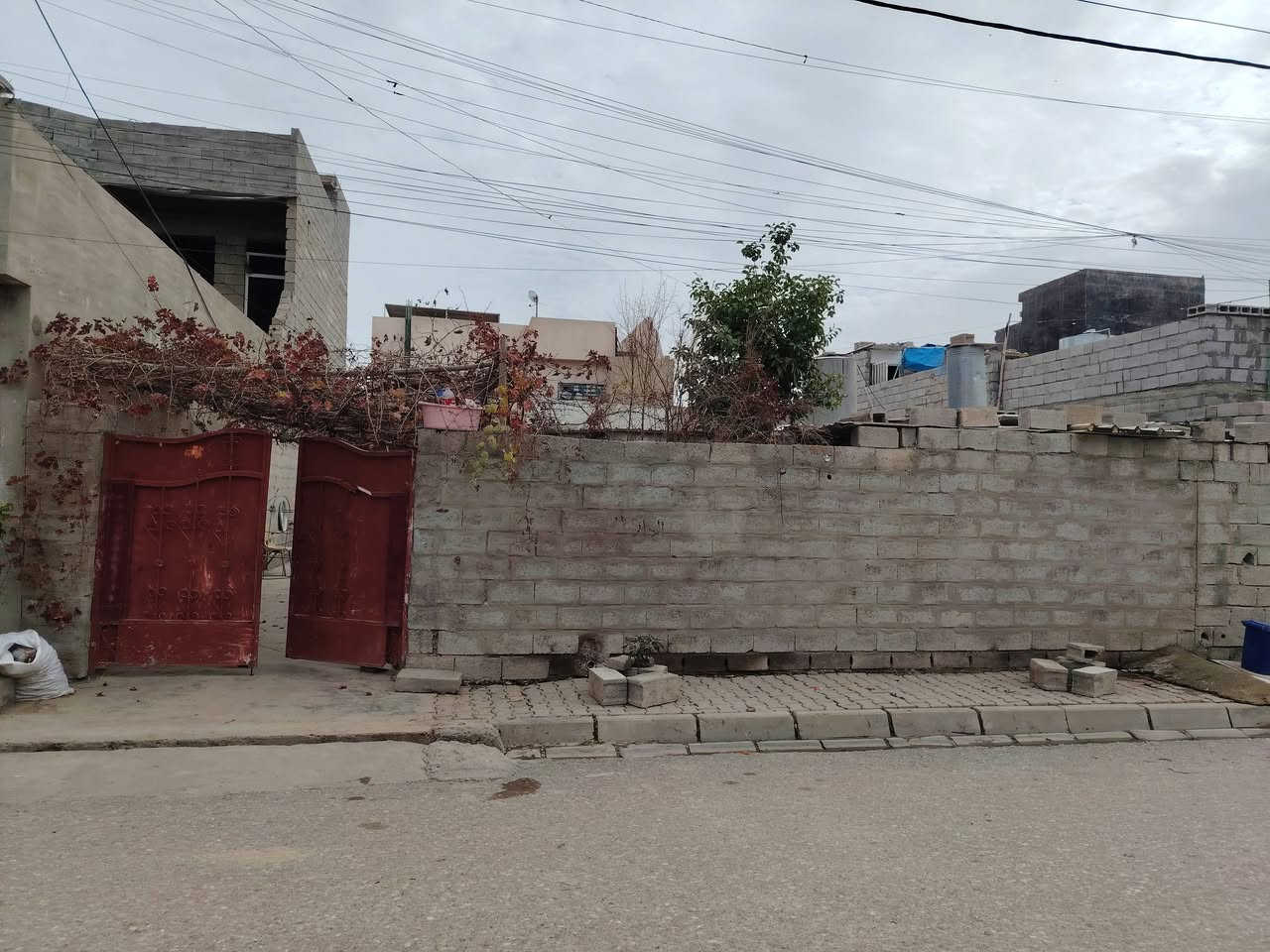 السلام عليكم
دار للبيع بلديه قابل للتفليش مساحة ٢٠٠
حي العسكري قرب جامع الهجره
ثالث بيت من فرع ٢٠
الاستفسار
***********
***********
