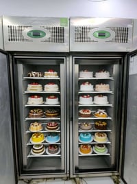 ثلاجة حلواني • تبريد غير مباشر • ٦٠٠/٧٠٠ لتر