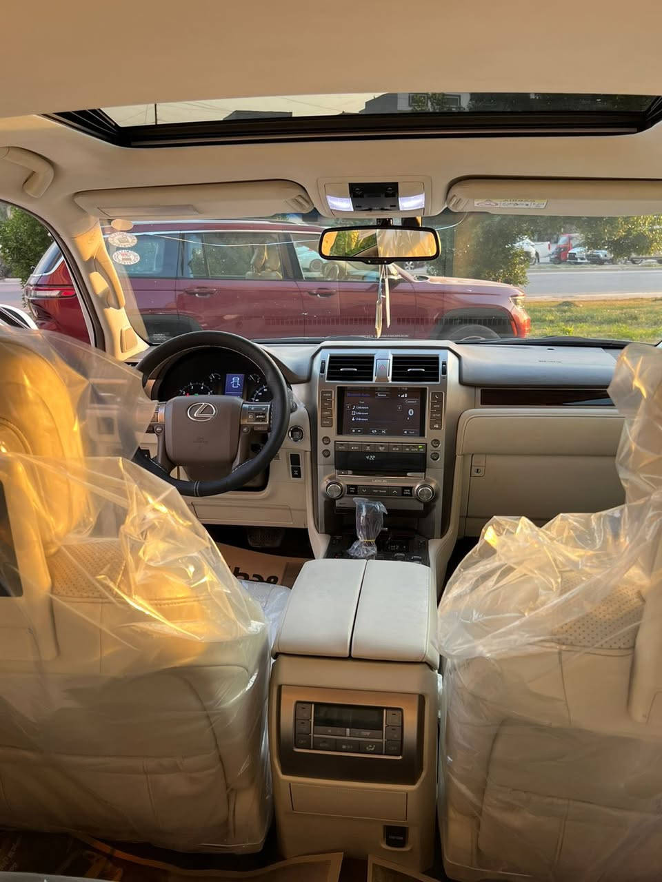 برادو لكزز موديل 2015  باب اول
رقم اربيل الجديد 
مكفوله كفاله عامه من الصبغ والتبديل والبارد 
 سيارة داخل ابيض اوف وايت
مواصفات 
جكات تصعد وتنزل السياره
شاشات 3 بلاديات
رادار امامي + جانبي
كشنات حار + بارد + ثنين كراسي كهرباء
كشن سايق خزن مموري
اربع كامرات 360 درجة 
ستيرن كهرباء خزن + ستيرن تدفىء
اتو بارك تصفط وحدهي
13 سماعة + دمام 
كشنات خلفية كهرباء 
تشغيل عن بعد 
فتحة بل سقف
بصمات اثنين  
اعلى مواصفات بل لكزز فول للاخير 1/1
السعر (347) وبيهة مجال للشراي 
مكاني بغداد الكرخ 
رقمي ***********
