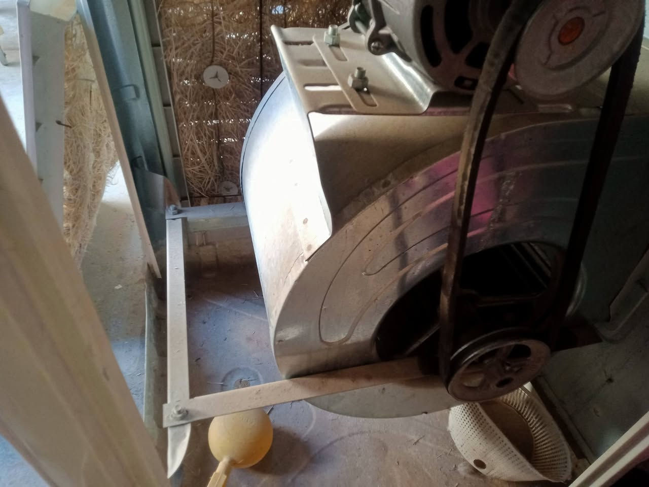 مبردة عدد٢للبيع وحدة خارجيه جديده مستعملة قليل وثانية بلاستيك داخلية مع براد ماء مستعمل سعر ١٠٠رقم هاتف ***********
