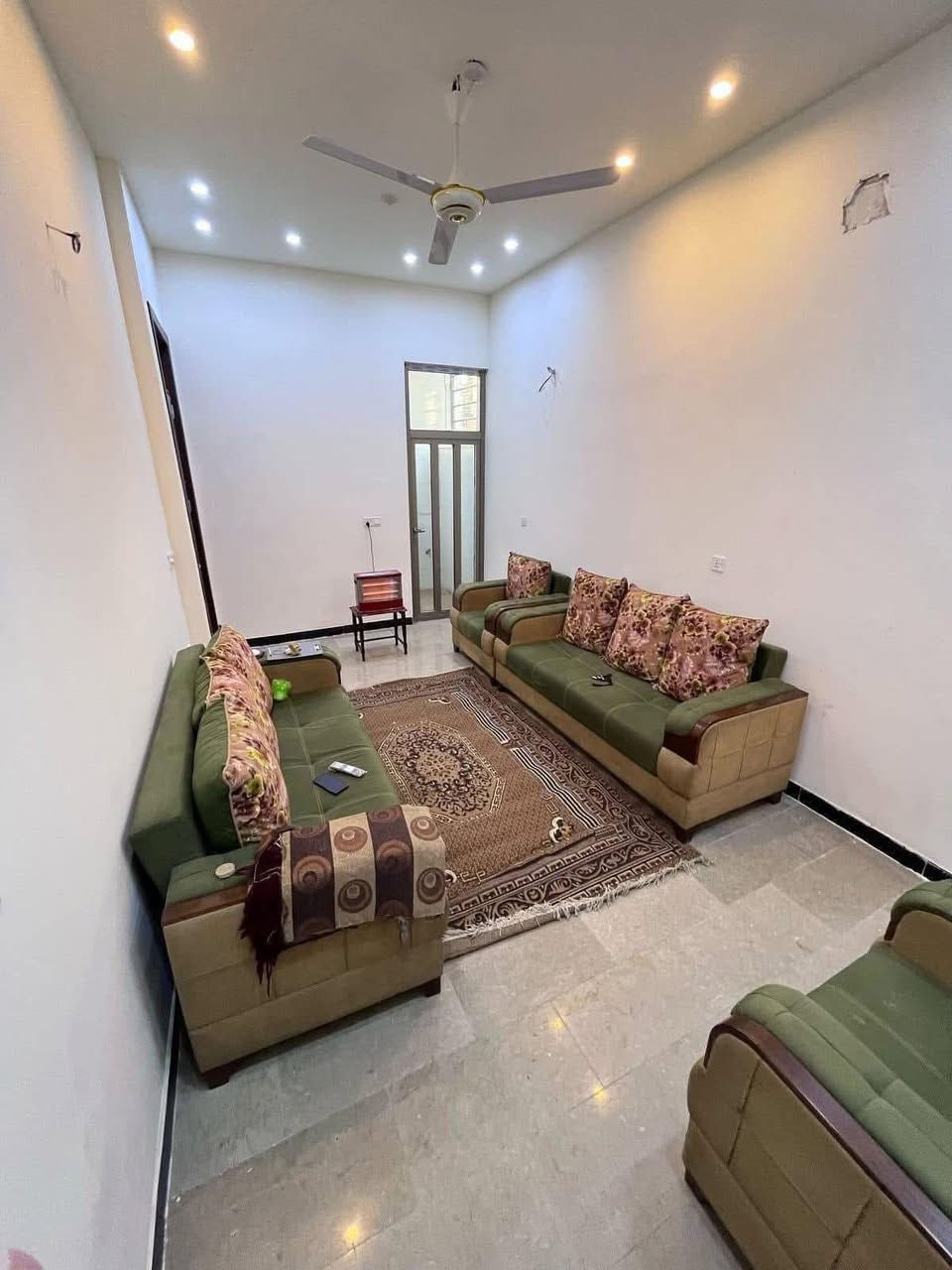 💎 للإيجار في السيدية 💎
بيت💒 طابقين  مساحة 60متر ركن زيرو    
يتكون من:
💠2 غرف نوم 
💠 صالة واسعة
💠 مطبخ معزول  
💠 خدمات عدد 2
💠البيت خالي من الاثاث مجهز كاونتر تركي
بدل الايجار 850 الف قفل
📍 الموقع: السيدية” شارع النخل 

للاسـتفسـار الاتـصال علـى الارقـام التـاليه  او زيـاره مكـتب عبدالله الرفيـعي السيـديه_شارع الضـباط_ مقابل مجـمع لحـوم جويـلي 
***********
مكتب عبدالله الرفيعي
مؤمن الوليد للاستثمار العقاري
‏‭0770 010 5930‬
━━━━━━━━━━━━━━━
#بيت #عقارات #منزل #بيع #وساطة_عقارية
#شركة #سيدية #بغداد #عراق
#عقارات_السيدية
#عقارات_الكرخ #ايجار_تجاري
#بنايات_سكنية
#عقارات_القادسية #عقارات_اليرموك #عقارات_المنصور
#عقارات_الحارثية #عقارات_الكاظمية #عقارات_الاعظمية
#عقارات_العطيفية #عقارات_حي_الجامعة
