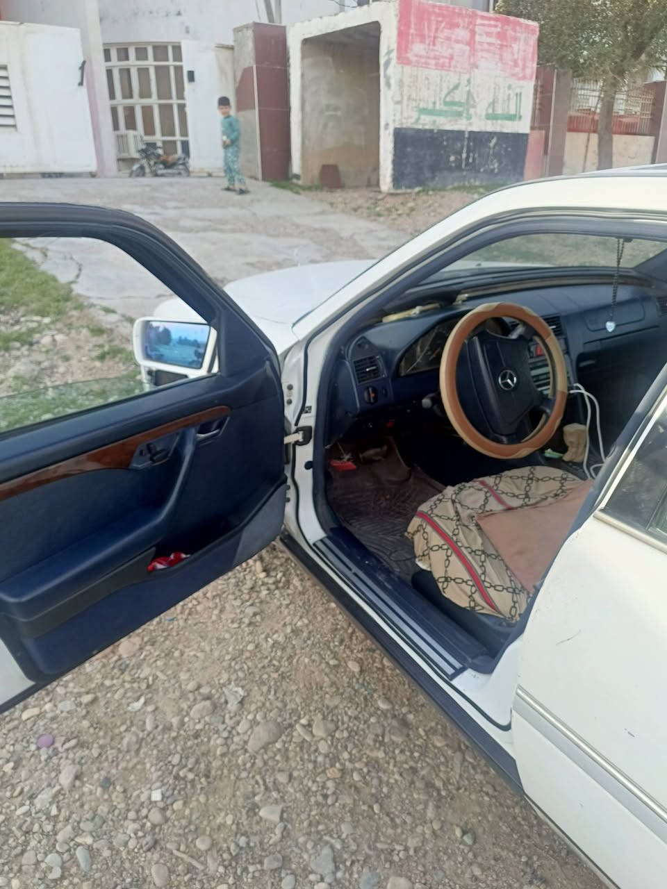 مارسيدس c200 موديل 1997 محرك بطه 2500 سعر 50 ورقه وبي مجال ***********
