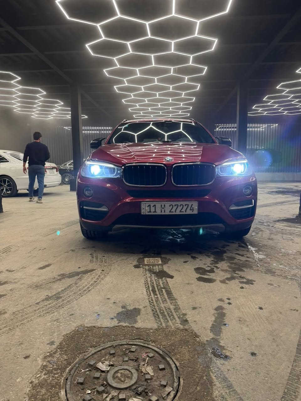 السلام عليكم 
BMW موديل  2016

(للبيع او مراوس حسب القناعه)

وكالة عروش  .محرك (٦سلندر) .

السيارت من 2016 احنه استلمناها من الشركه 

ماشيه 187الف كيلو متر .نضيفه جدا وسيرفس داخل شركه BMW العروش العرصات (مع وجود كامل الوصولات)  

- نظام قيادة اربعة ايكو وكونفرت وسبورت (وسبورت بلاص).

- انارة داخلية كاملة بالدشبول.كيجات سرعه ليزريه.

داخل جملي (Hermes) .

- 5كامرات  360درجة

- حساسات .

- اصطفاف ذاتي.

- رادرات امامي .جانبي .

- كشنات تدفئه وتبريد .سكان تدفئه.

- بردات جانبيه .

- ابواب شفط .  باب خلفي كهربائي 

- مري شفط.

- شفتات سرعة.

- بصمت ابواب 

- فتحة سقف .

- لايتات زنون متحرك وية ستيرن 

- كشنات  كهربائة مع وضعيات خزن للقياده 

- هندبريك بصمة . 
- ⁠
- اوتو بريك.

- اوتو ستارت وستوب.

- .تحديد مسار.

بل اضافه الى بقيه مواصفات معروفه . سياره كلش نضيفه  مكفوله  كير ومحرك . فقط تبديل بنيد نفس اللون والقديم موجود بي طخه بسيطه والجاملغات الخلفيه ع كد الطخه صبغ).  سياره متواجده بغداد شارع فلسطين او المنصور  وباسمي .

 السعر : 280 ورقة  وبيه مجال 

اي استفسار الاتصال  

 ***********
