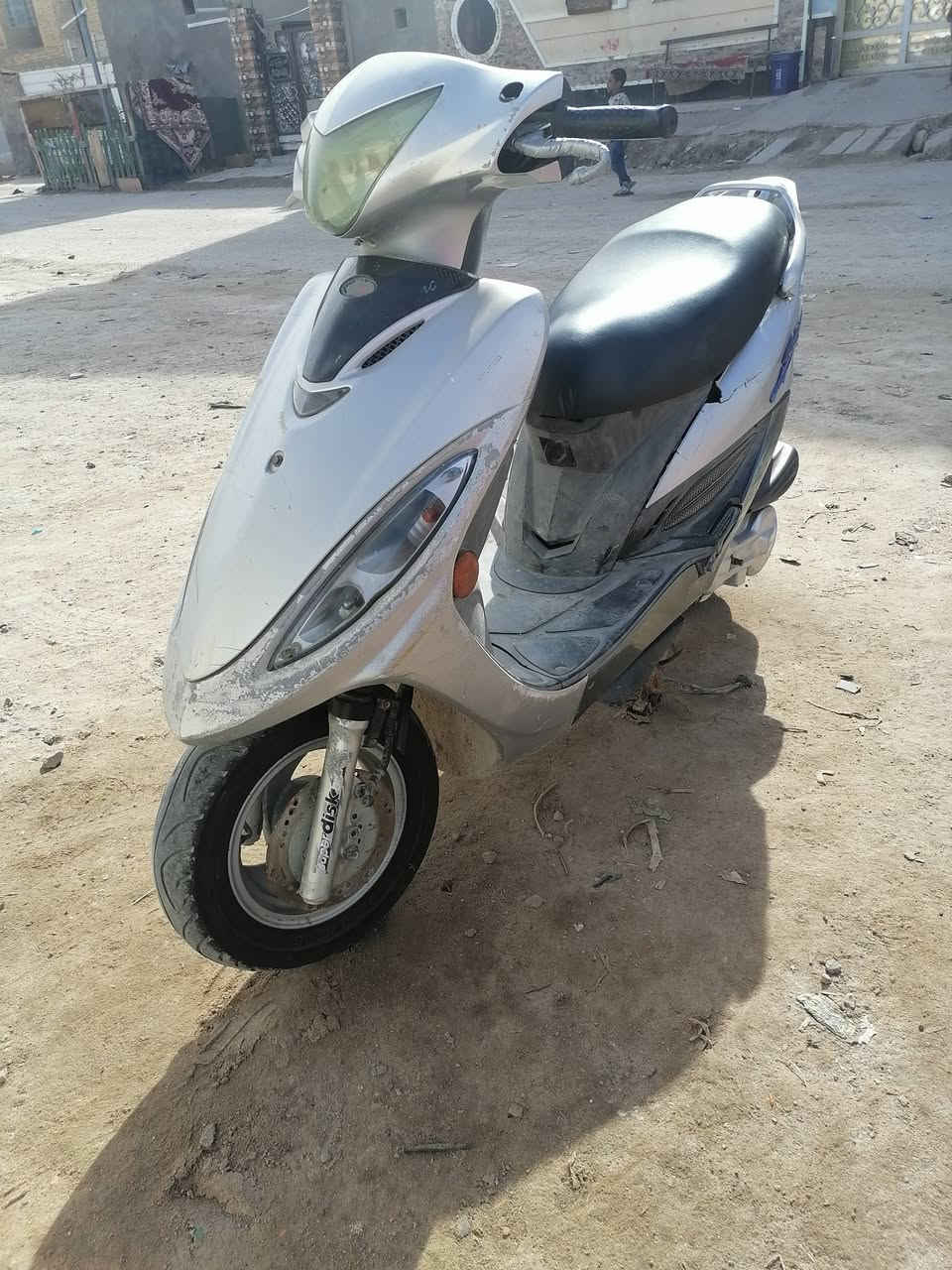 سلام  عليكم دراجه جي فور مبدل بيه بس بستم ولفات فقط دراجه حلوه سعره 350 
مكاني ناصريه مركز شراي يتصل 
***********
