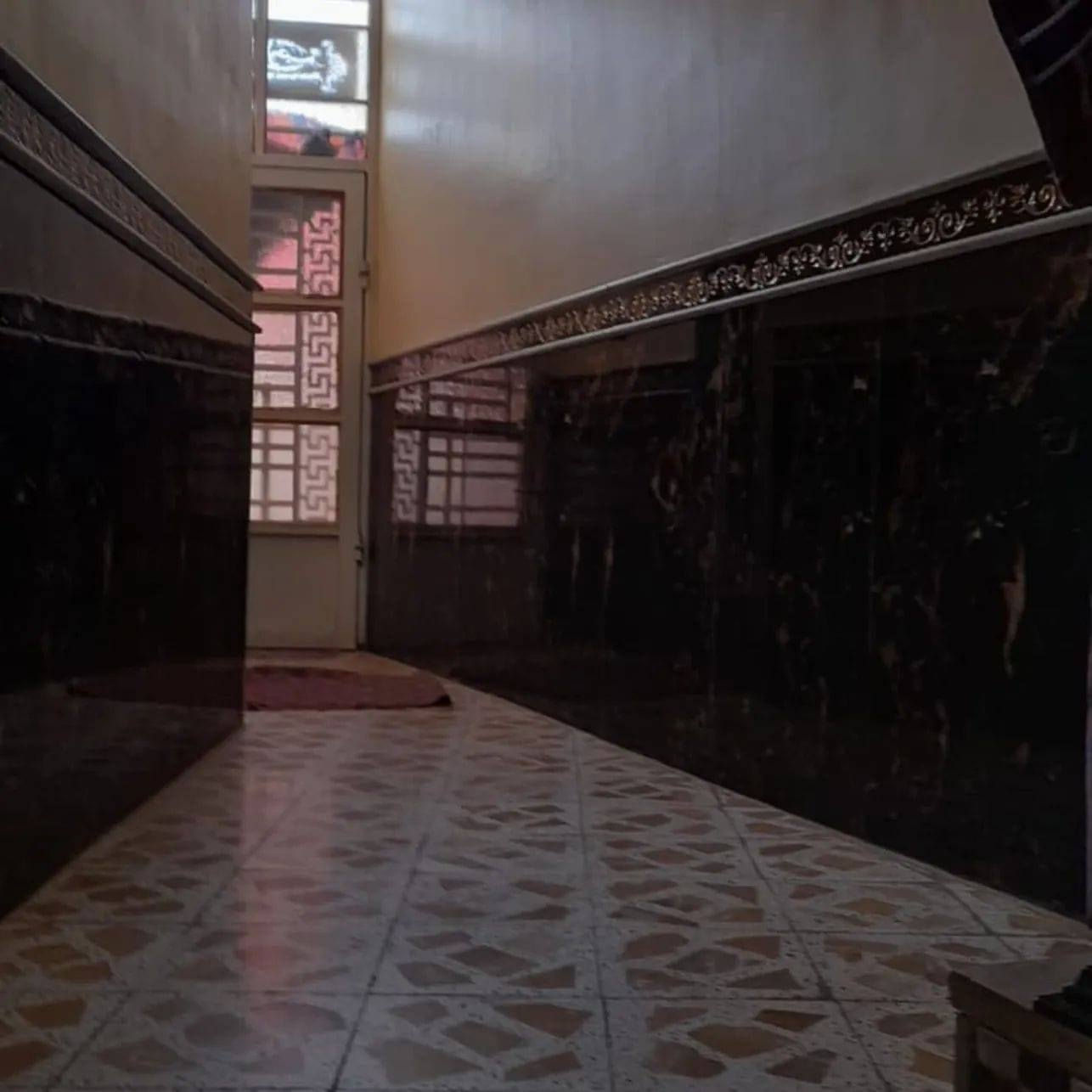 دار للبيع طابق ونص
 المساحه (( ١٦٥ )) متر بناء ( 2023 )جديد فول  
يحتوي على استقبال ومطبخ وصاله وغرفتين نوم 
وصحيات داخليه واخارجيه ومناور العنوان ميسان 
حي الفنانين على الشارع السايدين مقابل غسيل دجله 
📞 للاستفسار أكثر:     ***********
                          ملاحظه 
المكتب  مجاز حكومياً ادخل للحساب ناشر ابيوت اي بيت ايعجبك او قطعه  راسلني وتدلل
أعرض عقارك عندنا ودع لنا التسويق
عنـــوان المـكتــب ميسان  (مكتب عقارات الساعدي) 
الفرع الاول    حي  الجامعي         0770555343
حي الجامعي  ودور النفط.          ***********
 الفرع الثاني  البتيرة مقابل الف دار ***********
الفرع الثالث حي الصحفين والغدير***********
