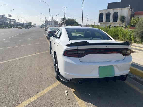 السلام عليكم 
للبيع 
جارجر 2015 بوليسي بغداد دولي 
السياره كير محرك  تبريد شغال صدر امامي خلفي جديد 
تحكمات ستيرن وكشنات كهرباء ومواصفات الباقي معروفه 
منضومه غاز جديده وشغاله 
مكان السياره كركوك 
السعر142وبيها مجال لشراي
السياره بيها مكانات صبغ ابيع حزام
***********
