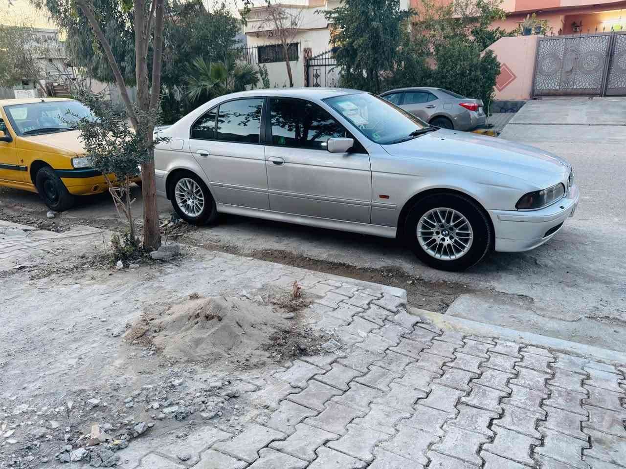 موديل 2002  حجم 530 مكفوله كفاله عامه ماشيه 313 حقيقي محرك دبل فانوس مسكر *********** كلها ع بلاد شرط فقط صبغ جماليه كركوك, العراق
