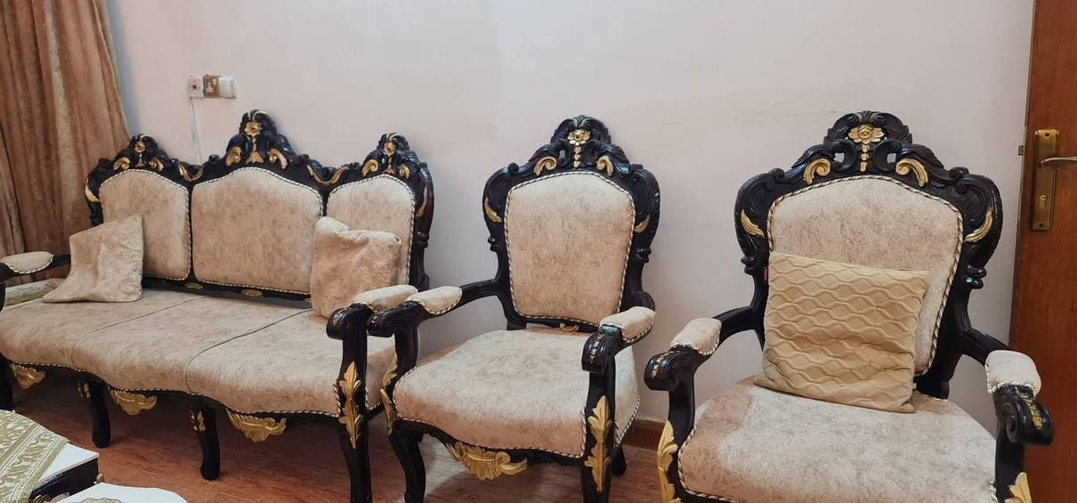 تخم ١٠ مقاعد خشب صاج قديم (تكمه) للبيع مع طبلة وسطية و٤ طبلات صغير (مدوشم جديد)
سعر البيع ٧٠٠


**إذا كنت صاحب هذا الإعلان وتريد حذفه لأي سبب، رجاءا أرسل رسالة إلى الدعم الفني**