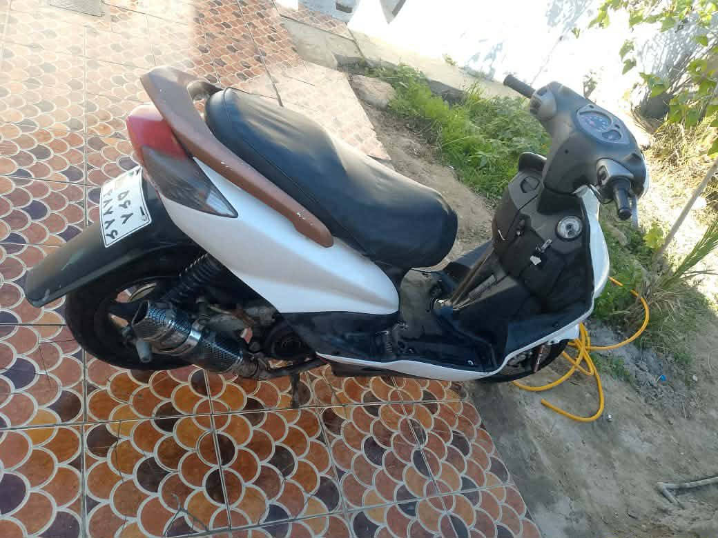 السلام عليكم اخوان
دراجه سكنس نثيه ياباني للبيع 
دراجه شرط شلعه ومعدل 
الدراجه عليها 
$كلجات AH 
$صالنصه كاربون 
$بوشه 58ونص 
الدراجه خير مــℳـن الله ماناقصها شي نگره سلف 

مكلف بلنشر
رقم راعيها 
#***********
السعر 950
