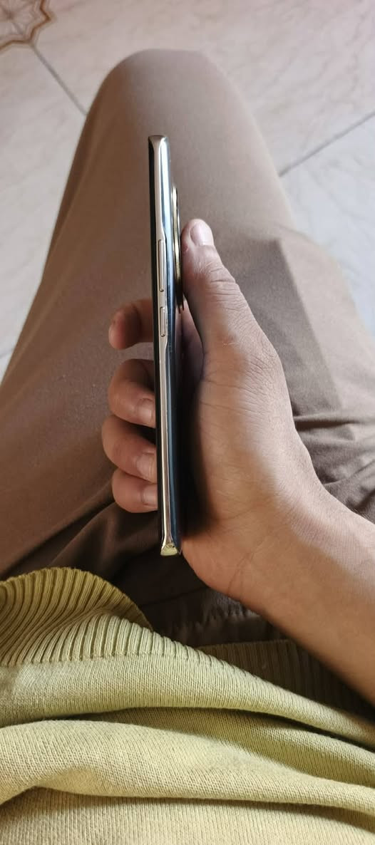 السلام عليكم للبيع مكاني نجف مشكلته فجأ الخطوط تشتغل وتطفي السعر 170وبي مجال لشراي                ***********
