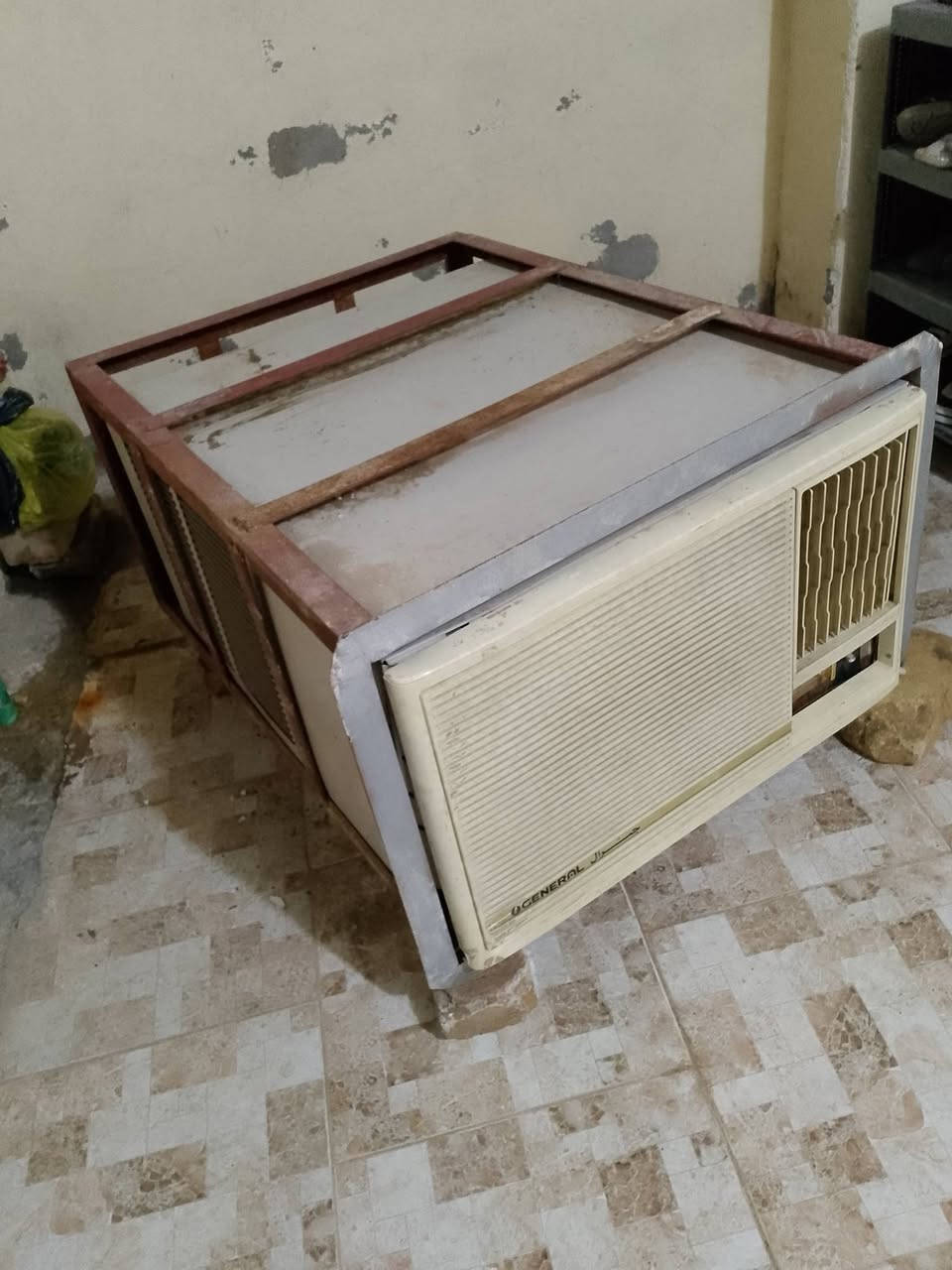 السلام عليكم مكيف للبيع جينرال ياباني اخو الجديد تبريد ثلج طنين كمبريسر هو والقفص مالته الشراي يتصل *********** مكاني كوت مركز المدينه
