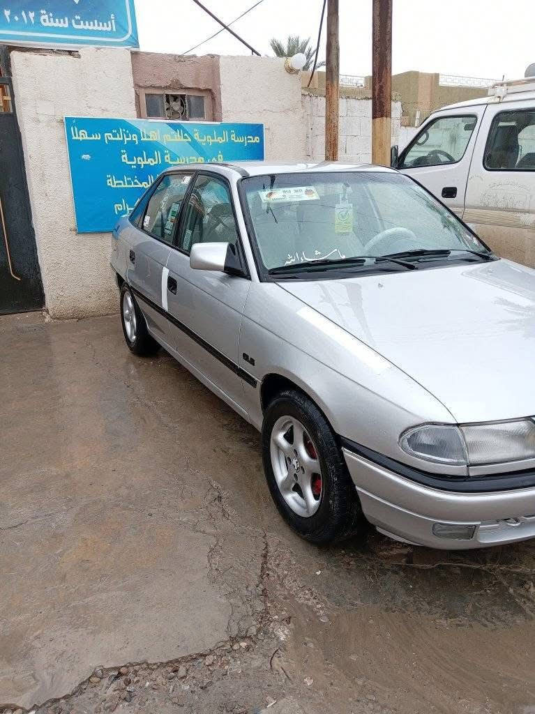 السلام عليكم استرا للبيع محرك سني قبغ اسود سياره تبريدتخم تاير  صبغ عام صدر امامي خلفي جديد رقم اربيل شرط تحويل موديل 1993 مكاني سامراء السعر 48 وبيها مجال اتصل وتدلل***********
