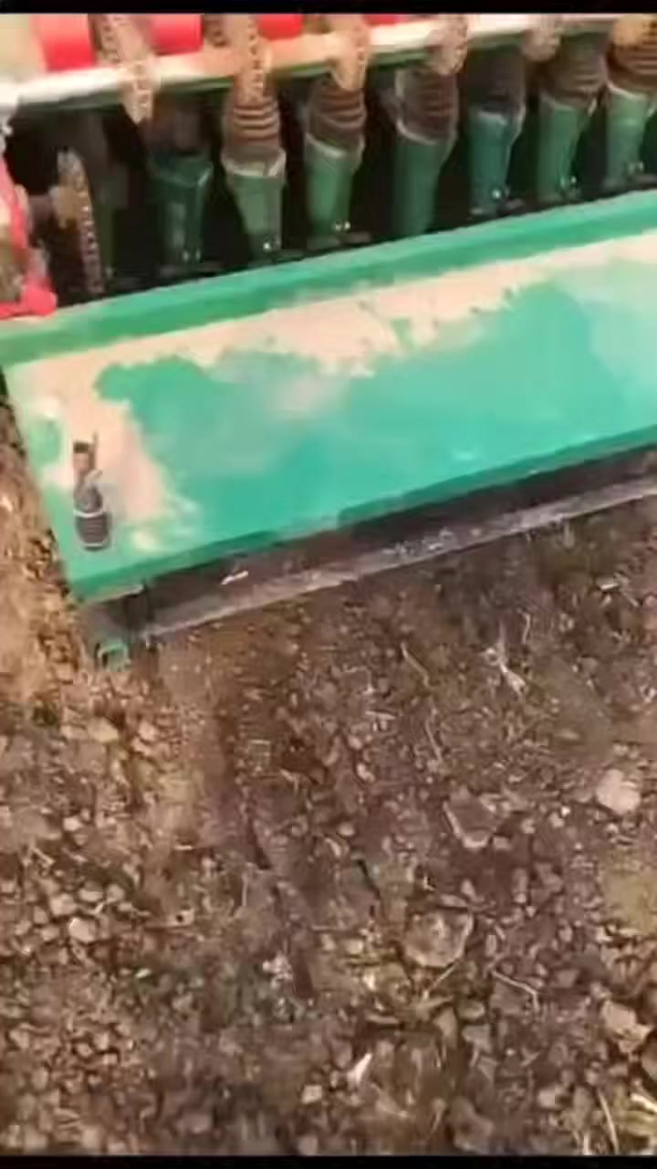 ⚡⚡إعلان هام
لمزارعين السمسم 
 نفتح باب الحجز لشاتلة بذور السمسم والبصل للحجز والاستفسار الإتصال 
***********_*********** 
معرض خيرات الارض للمعدات الزراعية بإدارة 
 مهندس محمد العزاوي أبودعاء
